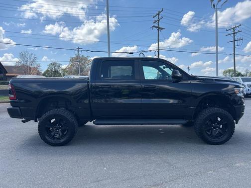 Diamond Black Crystal Pearlcoat 2023 RAM 1500 Big Horn/Lone Star