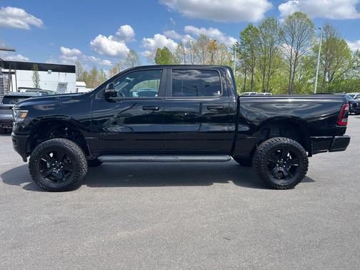 Diamond Black Crystal Pearlcoat 2023 RAM 1500 Big Horn/Lone Star