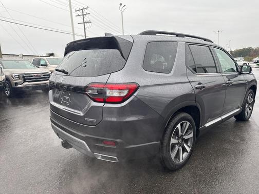 2024 Honda Pilot Touring 8-Passenger