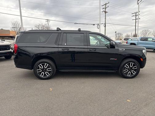 2023 GMC Yukon XL AT4