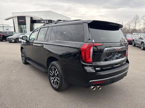 2023 GMC Yukon XL AT4