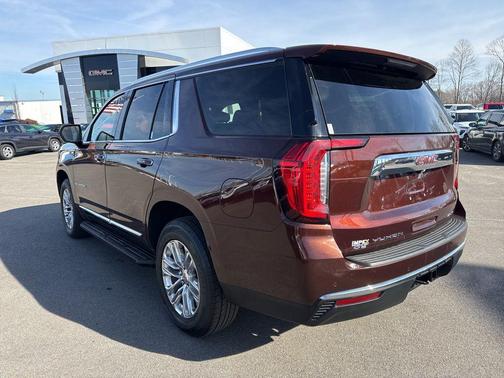 Redwood Metallic 2023 GMC Yukon SLT