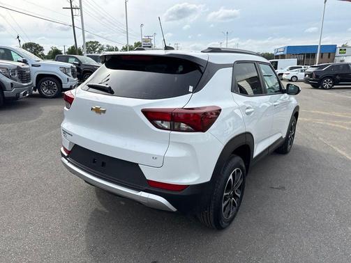 Summit White 2026 Chevrolet Trailblazer LT