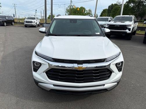Summit White 2026 Chevrolet Trailblazer LT