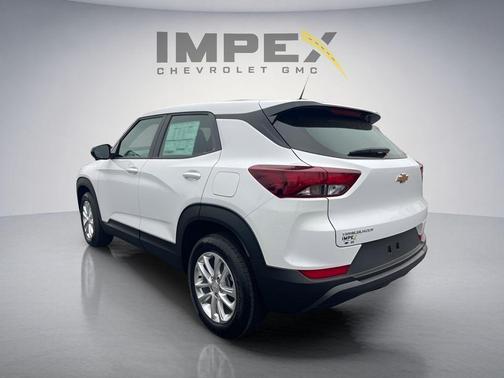 Summit White 2026 Chevrolet Trailblazer LS
