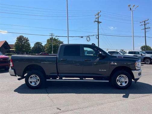 2022 RAM 2500 Tradesman Crew Cab 4x4 6'4' Box