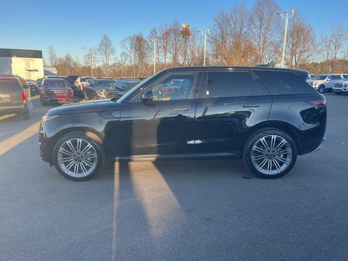 2025 Land Rover Range Rover Sport SE