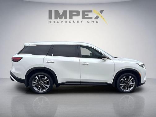 Majestic White 2023 INFINITI QX60 Luxe