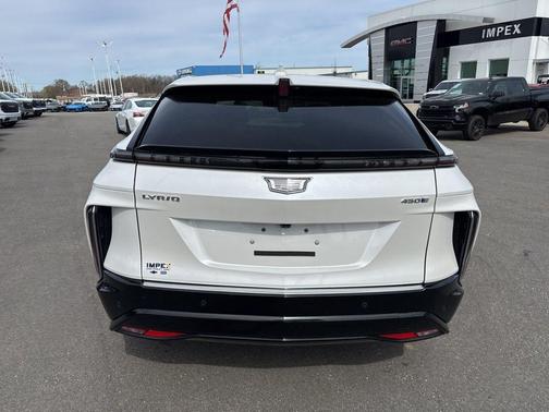 Crystal White Tricoat 2024 Cadillac LYRIQ Luxury