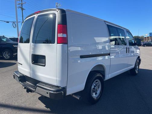 2025 Chevrolet Express 2500 RWD 2500 Regular Wheelbase WT