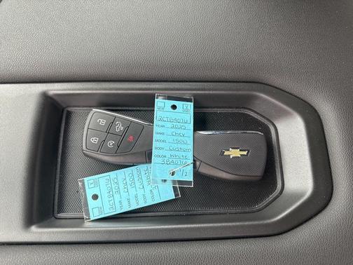 2025 Chevrolet Silverado 1500 Custom