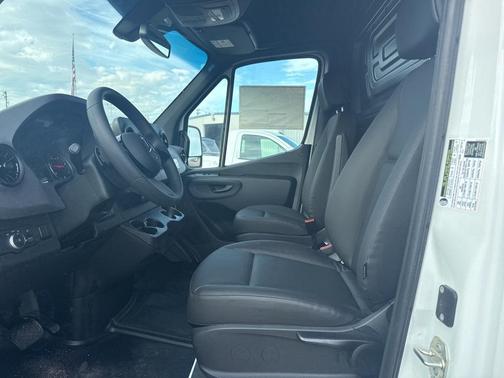 2025 Mercedes-Benz Sprinter 2500 High Roof