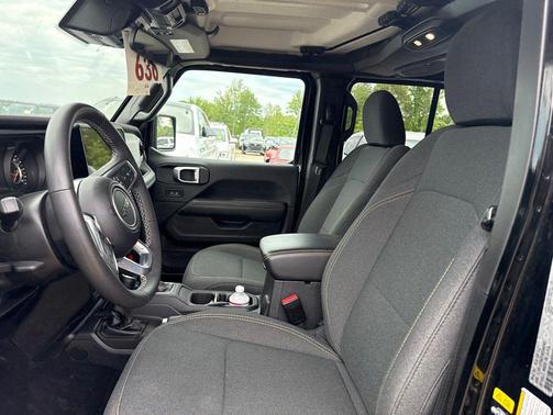 Black Clearcoat 2025 Jeep Wrangler 4-Door Sahara 4x4