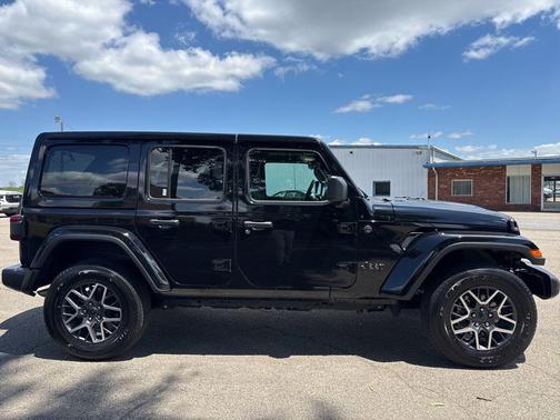 Black Clearcoat 2025 Jeep Wrangler 4-Door Sahara 4x4