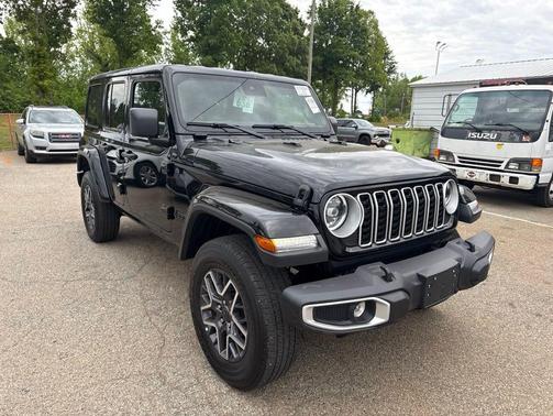 Black Clearcoat 2025 Jeep Wrangler 4-Door Sahara 4x4