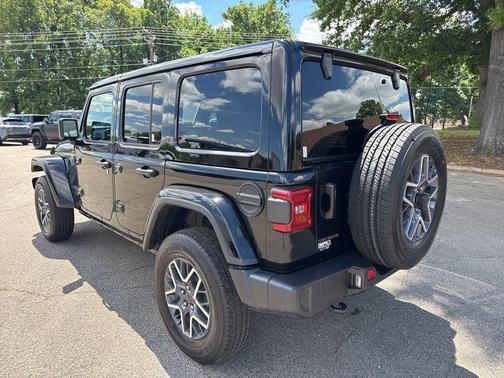 Black Clearcoat 2025 Jeep Wrangler 4-Door Sahara 4x4