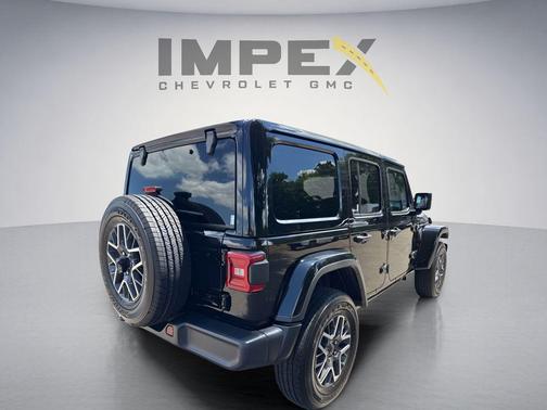 Black Clearcoat 2025 Jeep Wrangler 4-Door Sahara 4x4