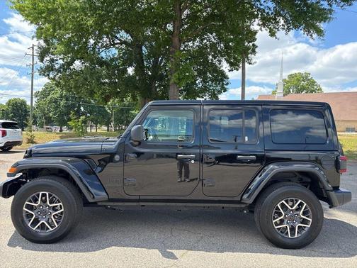 Black Clearcoat 2025 Jeep Wrangler 4-Door Sahara 4x4