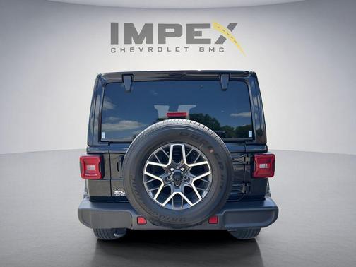 Black Clearcoat 2025 Jeep Wrangler 4-Door Sahara 4x4