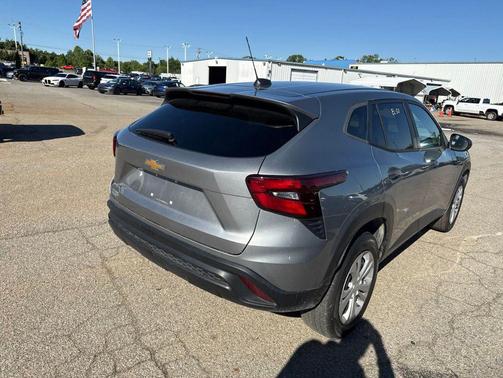 Sterling Gray Metallic 2024 Chevrolet Trax LS