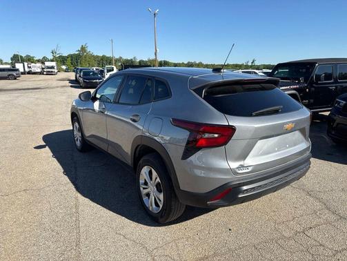 Sterling Gray Metallic 2024 Chevrolet Trax LS