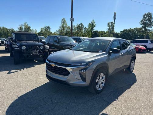 Sterling Gray Metallic 2024 Chevrolet Trax LS