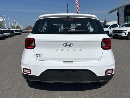 Lunar White 2025 Hyundai VENUE SEL