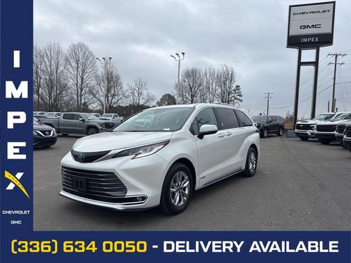 Blizzard Pearl 2021 Toyota Sienna Limited 7-Passenger