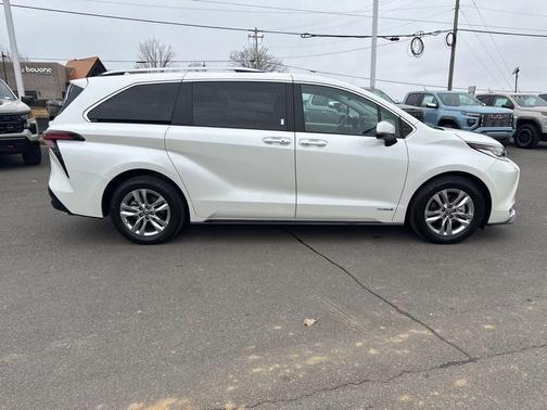 Blizzard Pearl 2021 Toyota Sienna Limited 7-Passenger