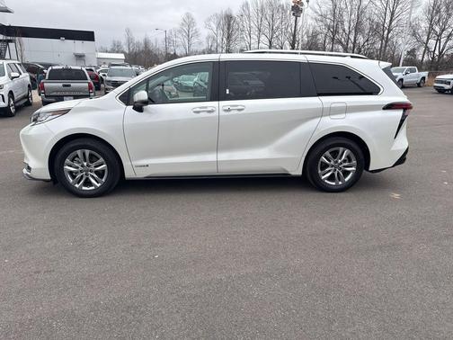 Blizzard Pearl 2021 Toyota Sienna Limited 7-Passenger