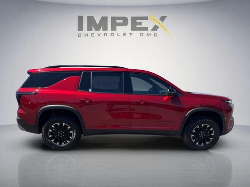 Radiant Red Tintcoat 2026 Chevrolet Traverse AWD Z71