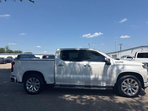Iridescent Pearl Tricoat 2021 Chevrolet Silverado 1500 High Country