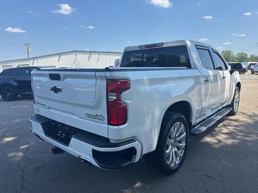Iridescent Pearl Tricoat 2021 Chevrolet Silverado 1500 High Country