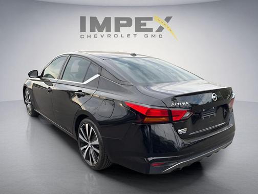 Super Black 2019 Nissan Altima 2.5 SR