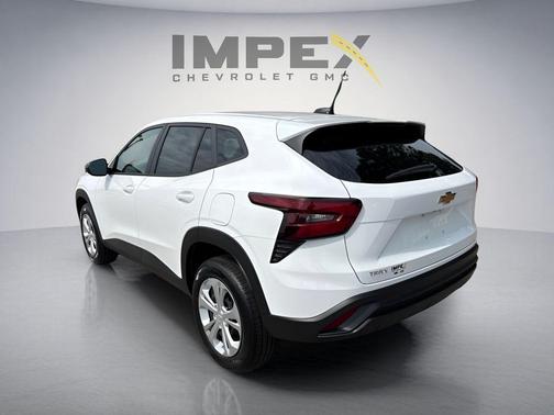 Summit White 2026 Chevrolet Trax LS