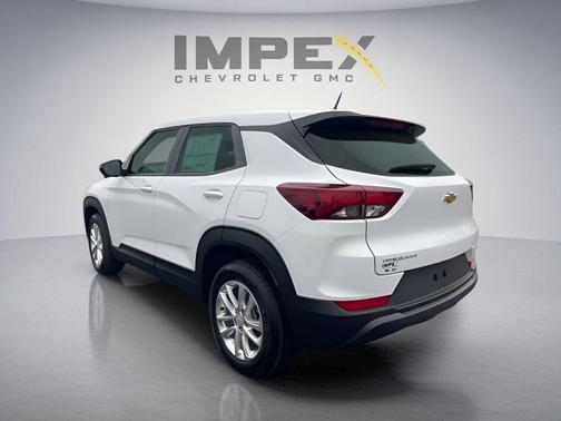 Summit White 2026 Chevrolet Trailblazer LS