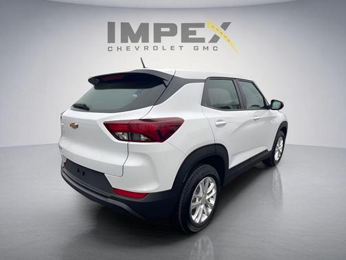 Summit White 2026 Chevrolet Trailblazer LS