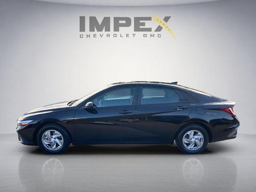 Abyss Black 2026 Hyundai ELANTRA SE