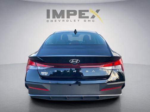 Abyss Black 2026 Hyundai ELANTRA SE