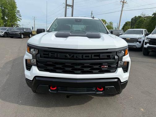 Summit White 2026 Chevrolet Silverado 1500 Custom Trail Boss