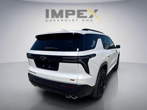 Iridescent Pearl Tricoat 2025 Chevrolet Traverse RS
