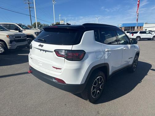 2025 Jeep Compass Trailhawk