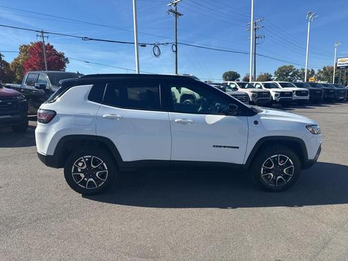 2025 Jeep Compass Trailhawk
