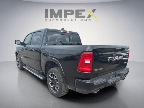 Diamond Black Crystal Pearlcoat 2026 RAM 1500 Laramie