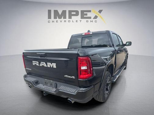 Diamond Black Crystal Pearlcoat 2026 RAM 1500 Laramie