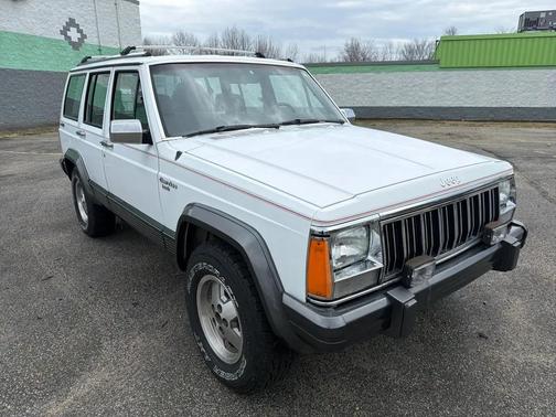 White 1991 Jeep Cherokee Laredo 4WD