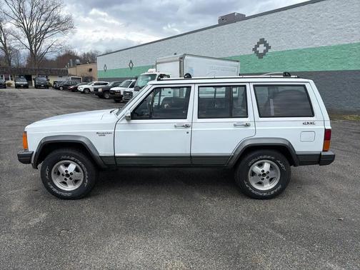 White 1991 Jeep Cherokee Laredo 4WD