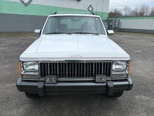 White 1991 Jeep Cherokee Laredo 4WD