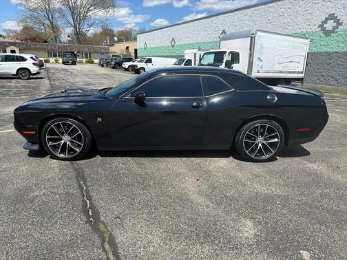 Pitch Black Clearcoat 2016 Dodge Challenger R/T Scat Pack