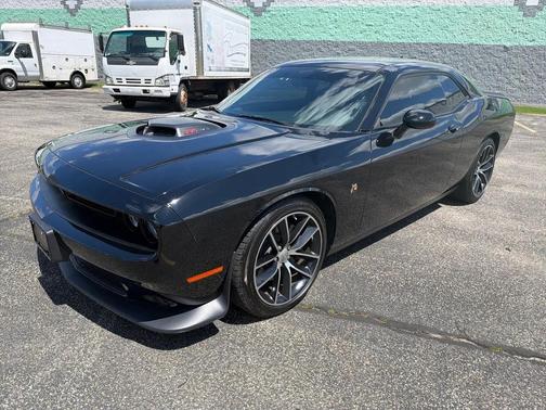 Pitch Black Clearcoat 2016 Dodge Challenger R/T Scat Pack